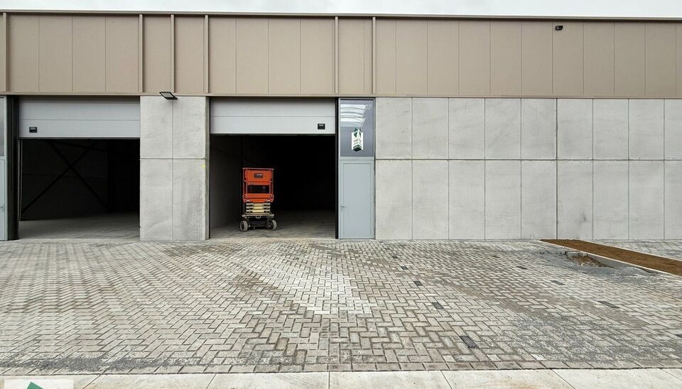 In het nieuwe bedrijvenpark “Thea” biedt KUPA IMMO nieuwe magazijnen te huur aan.
De Careelstraat ligt in het zuiden van Tielt, in een zone die vooral gericht is op KMO’s, logistiek en ambachtelijke bedrijven. De site bevindt zich op slechts 2 à 3 